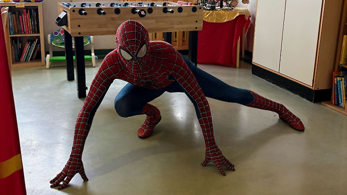 Spiderman in corsia: la sorpresa di Natale per i bambini di Pediatria