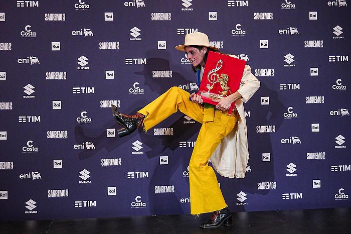 Lucio Corsi super ospite della finale di Ballando con le Stelle: emozioni stasera 20 dicembre su Rai 1