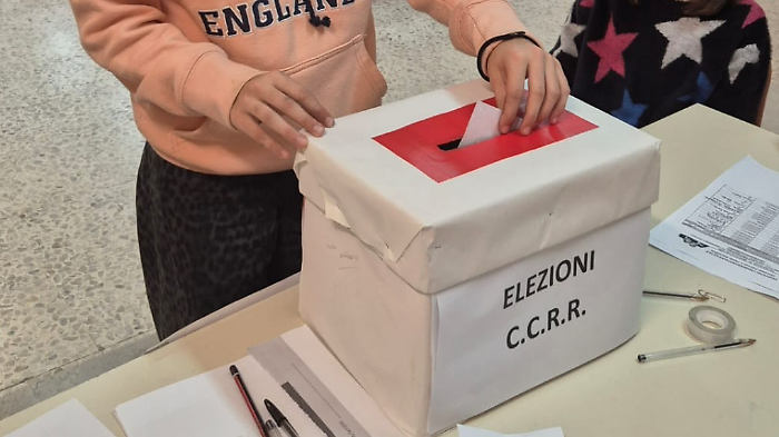 Gli studenti eleggono il Consiglio comunale dei ragazzi e delle ragazze: a Serena Penes la fascia tricolore 
