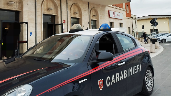 Carabinieri in stazione