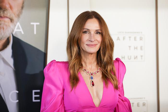 Notting Hill, stasera 26 dicembre la commedia romantica con Julia Roberts e Hugh Grant tra amore e ironia