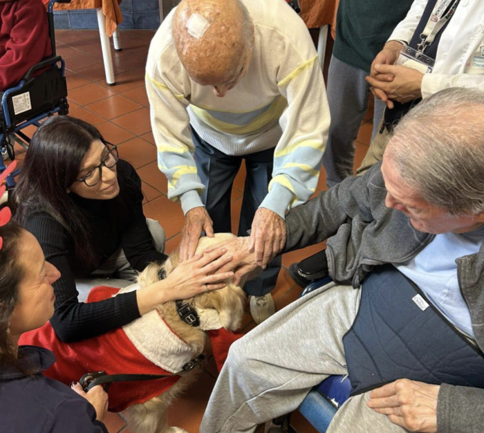 Gli amici a 4 zampe nelle Rsa. La visita di Indy e Luna e il progetto di pet therapy 