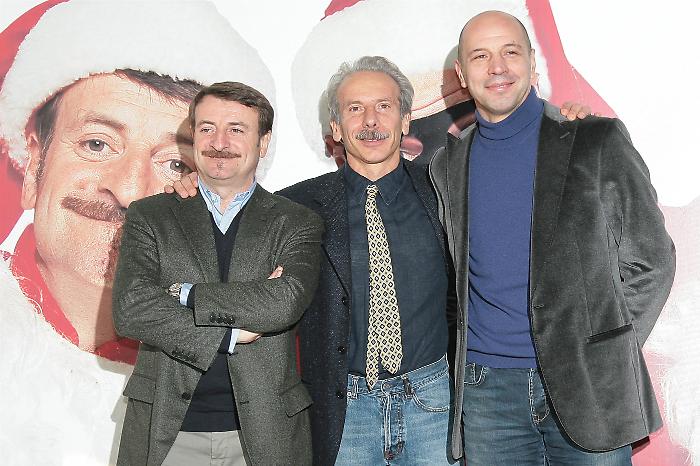 La banda dei Babbi Natale stasera 28 dicembre su Italia 1: risate, malintesi e un Natale e risate con Aldo, Giovanni e Giaco,o