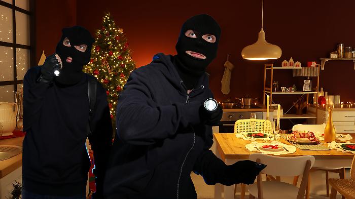Ladri nelle case a Capodanno e nei giorni della Befana. Attenzione ai furti, come cercare di difendersi 