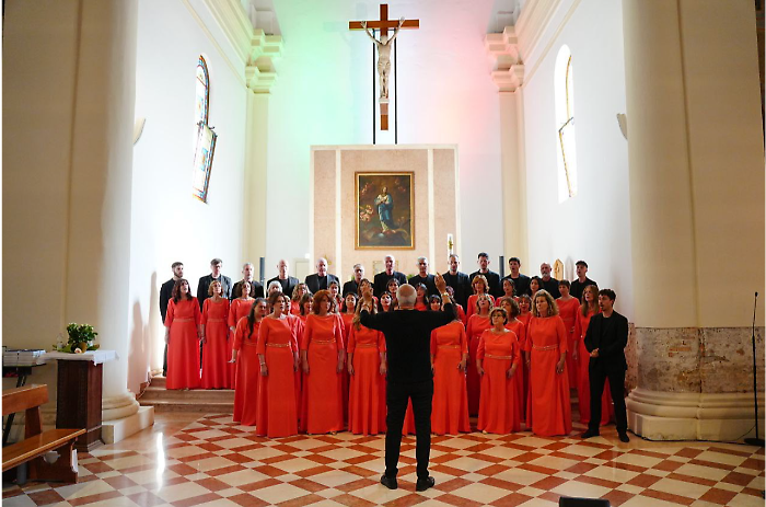 Il lato nascosto della musica: il Coro Santa Cecilia di Firenze si esibisce a Grosseto 