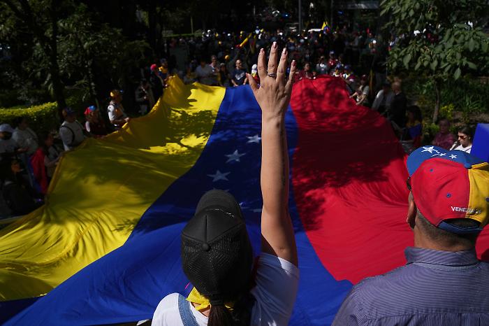 Manifestazioni a supporto del Venezuela a Citt&agrave; del Messico