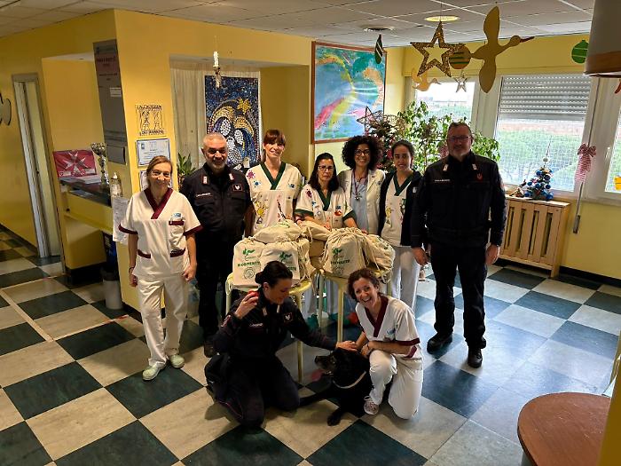 Carabinieri in pediatria