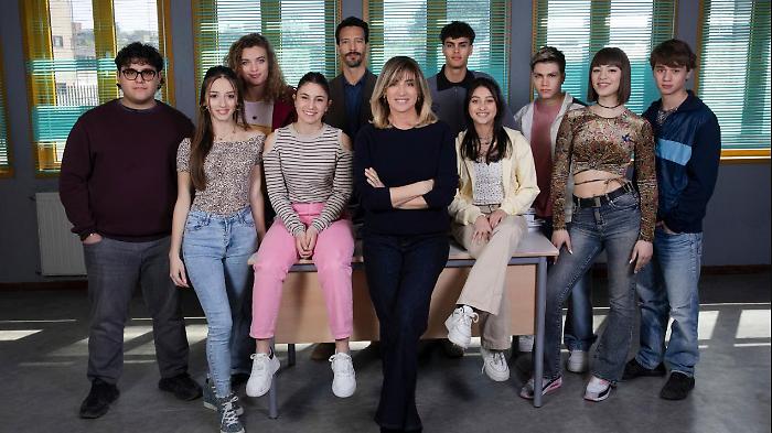 La preside, da stasera 12 gennaio su Rai 1 la nuova serie tv che racconta la scuola come ultima frontiera contro la criminalit&agrave;