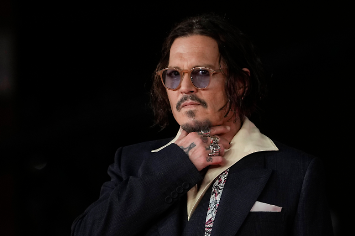 Johnny Depp stasera in tv con "La fabbrica di cioccolato"