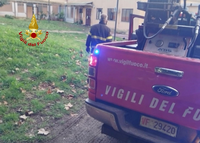 I Vigili del fuoco durante le operazioni di soccorso nella scuola