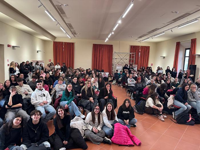Incetta di certificazioni per gli studenti del Rosmini: consegnati oltre 400 diplomi 