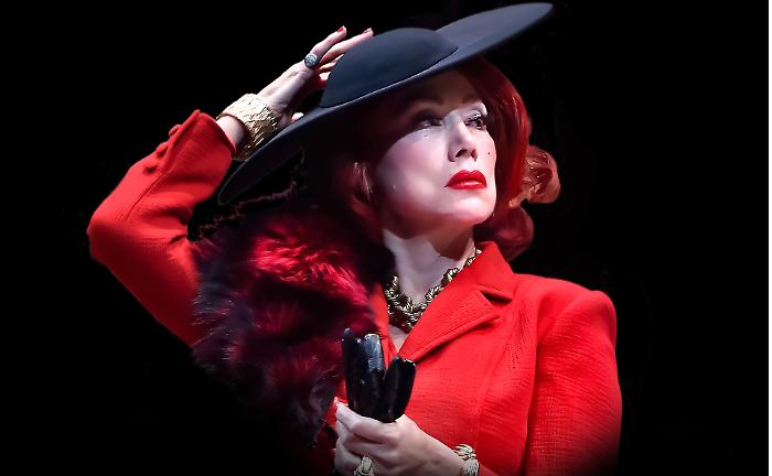 Nancy Brilli protagonista al Teatro degli Industri: in scena "Il padrone", la commedia noir di Gianni Clementi