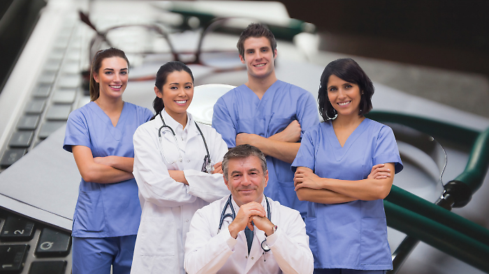 Medici di famiglia, via alla rivoluzione: aumenti, Case di comunicata, orari e assistenza. Cosa cambia con l'accordo