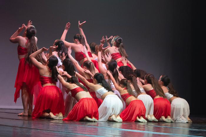 "Arte in festa" conquista Grosseto: talento, emozioni e solidariet&agrave; al teatro Moderno