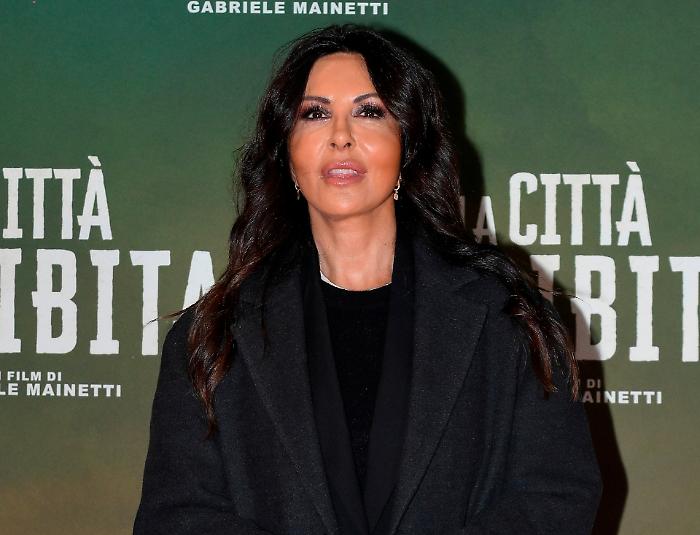 A testa alta &ndash; Il coraggio di una donna, stasera 21 gennaio su Canale 5 il finale choc: Virginia davanti alla prova pi&ugrave; dura