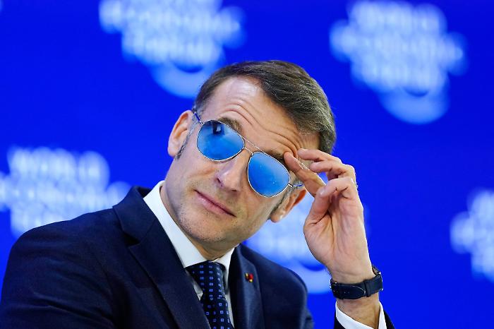 Occhiali di Emmanuel Macron a Davos