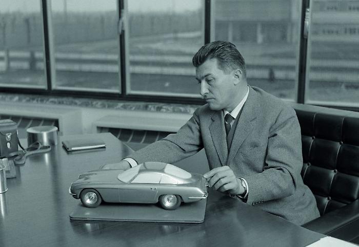 "Sai guidare solo trattori": come un'offesa trasform&ograve; Ferruccio Lamborghini in leggenda
