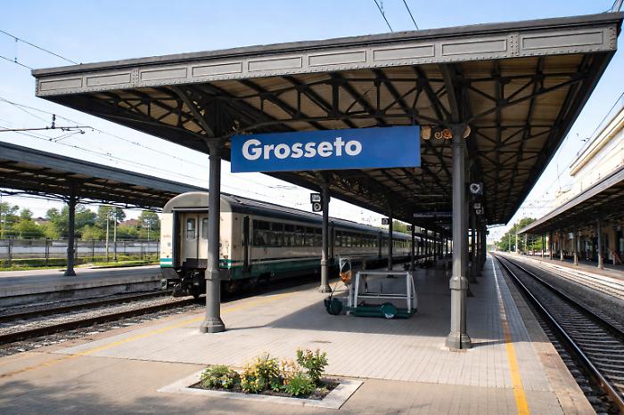 Caos treni, treno fermo alla stazione di Grosseto