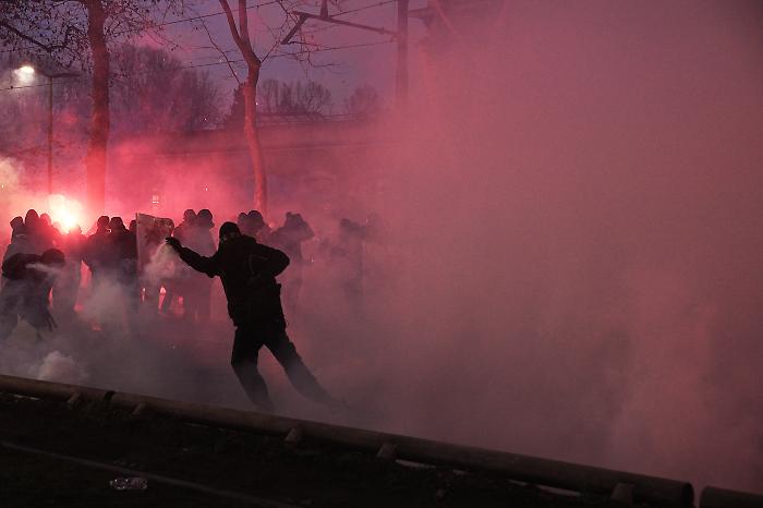Aggressione al poliziotto di Torino, tra i primi arrestati ci sarebbe un 22enne dell&rsquo;Amiata grossetana