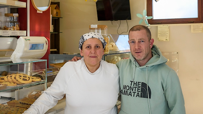 Pane di sempre ma nuova storia: Maura e Damiano sono i nuovi gestori del forno a Pitigliano
