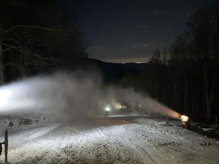 La neve alla prova del caldo e della pioggia: sull'Amiata si lavora per salvare il weekend