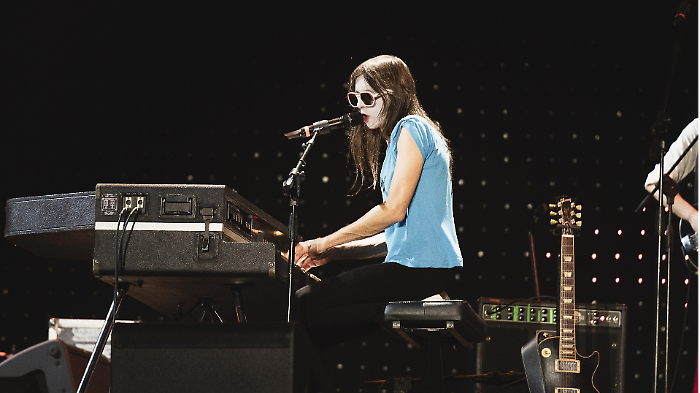 Lucio Corsi: dopo il sold out di Vienna, il tour europeo tocca Praga