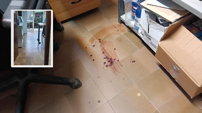 Razzia dei ladri nella sede della Cia di Follonica: sangue, vetri rotti e danni negli uffici