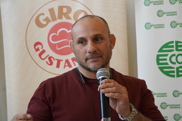 Tra luci di Natale e saldi in affanno: cos&igrave; cambia il commercio di Grosseto