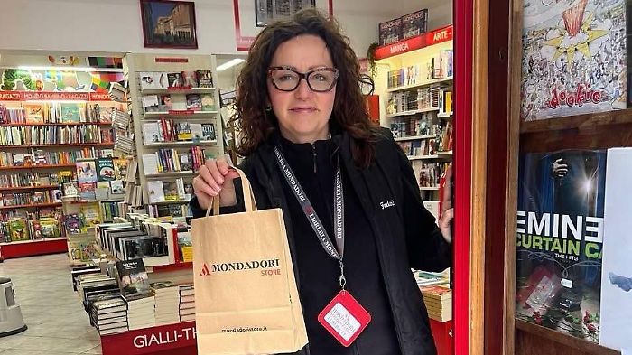 Altro che pizza: a Grosseto il delivery &egrave; "book", la libreria li porta a casa