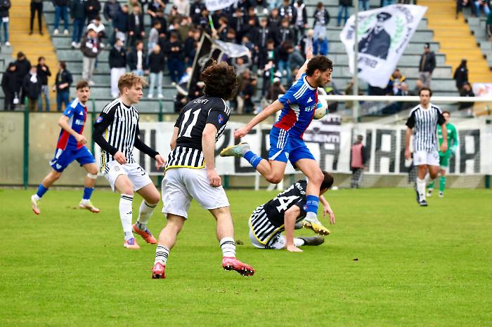 Calcio Serie D, al Siena basta un rigore: Gavorrano al tappeto