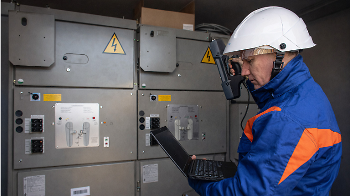 Niente luce, scuole chiuse: giornata di lavori sulla rete in paese, ecco le vie interessare