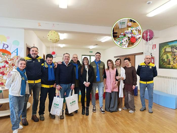 Spietata  in campo e generosa fuori: i regali della Disperata Scarlino ai bambini