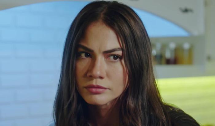 Io sono Farah 2, anticipazioni stasera 13 febbraio: il rimpatrio e la corsa contro il tempo