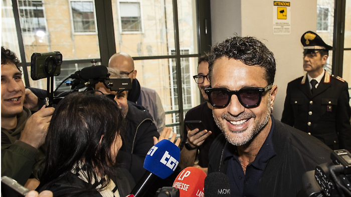 Fabrizio Corona atteso in citt&agrave;: la notte del "re dei paparazzi" nel locale in centro storico