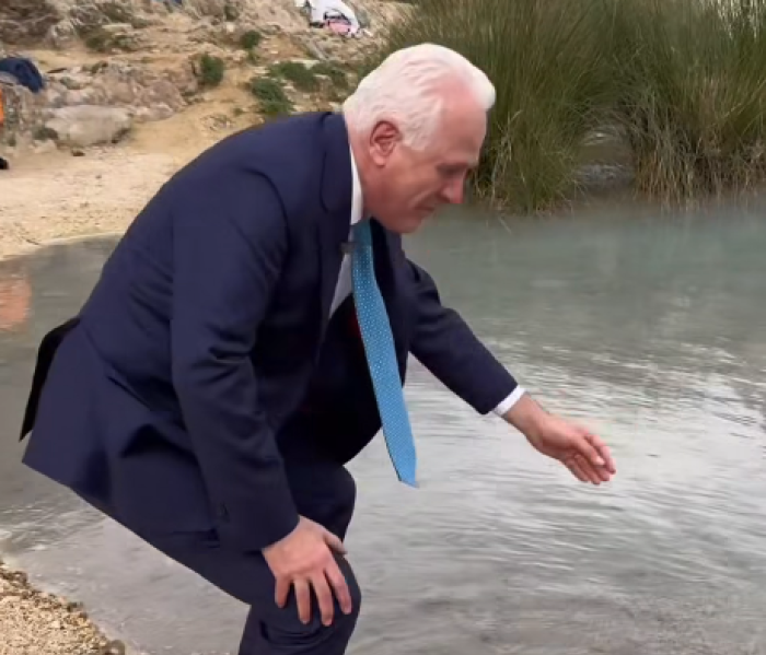 Eugenio Giani a Saturnia visita le Cascate del Mulino: "Qui faremo tanti interventi"
