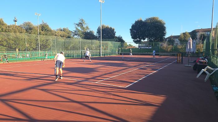 Agonismo e amicizia: il tennis giovanile che unisce la Maremma