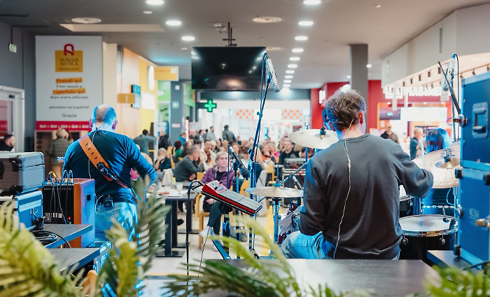 Weekend a ritmo di nostalgia: all&rsquo;Aurelia Antica i "Piazzale Ponente" per un tuffo negli anni &rsquo;60 e &rsquo;70