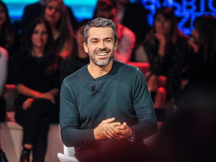 In altre parole di stasera 7 marzo: guerra, referendum e Luca Argentero ospite