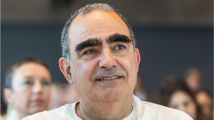 Elio arriva al Teatro Moderno: musica e satira nello spettacolo &ldquo;Quando un musicista ride&rdquo;