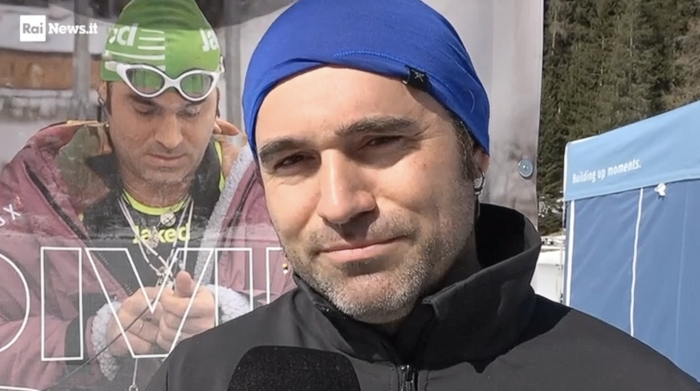 Casalini da record: 106 metri in apnea sotto il ghiaccio, l&rsquo;Argentario sul tetto del mondo