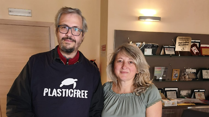 Il comune dice stop alla plastica: accordo con Plastic free onlus