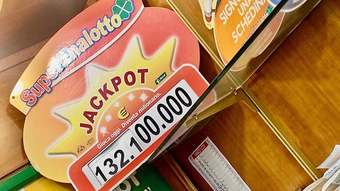 Lotto e&nbsp; Superenalotto, estrazioni di oggi marted&igrave; 10 marzo. I numeri vincenti