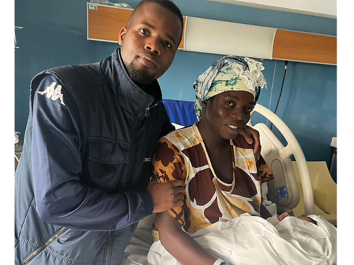 Il primo vagito tra le sirene: la piccola Daria nasce in ambulanza durante la corsa in ospedale a Grosseto