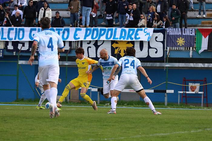 Calcio Serie D, per il Follonica Gavorrano il peggio &egrave; finale: due gol subiti e ko a Foligno