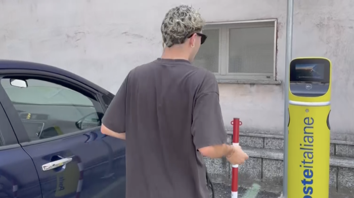 Poste Italiane accelera: 2.600 colonnine nei piccoli Comuni con il progetto Polis