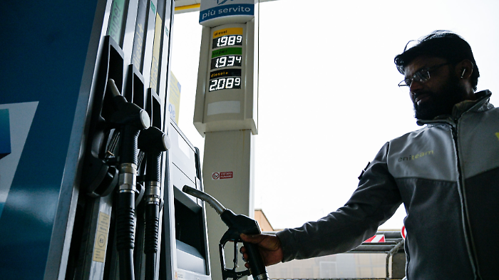 Guerra in Iran, tregua di 20 giorni sui carburanti in Italia, il taglio di 25 centesimi arriva in Maremma