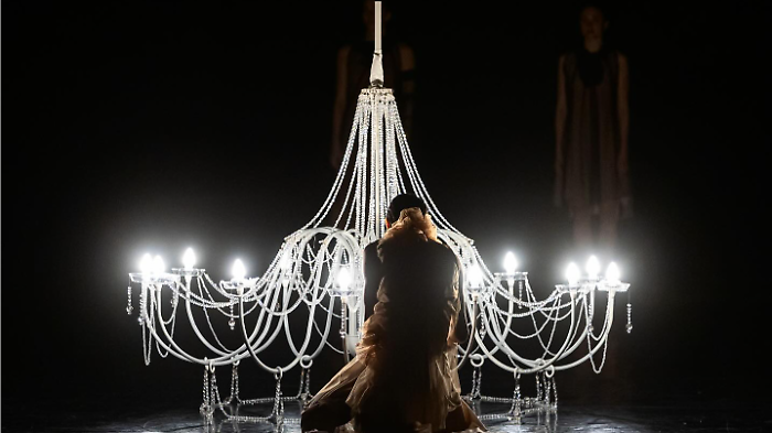 Il mito di Eleonora Duse rivive agli Industri: la danza celebra la "Divina"