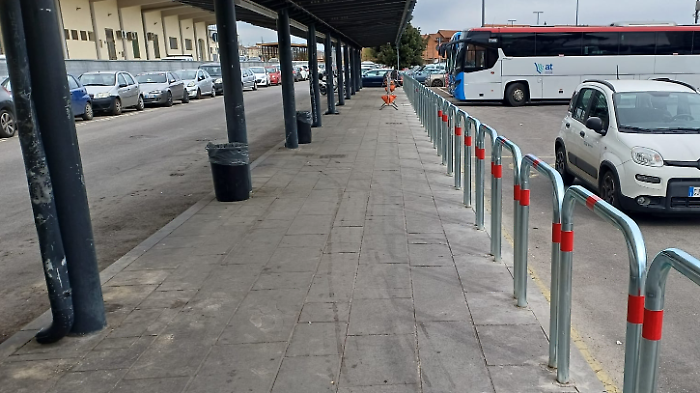 Grosseto, sicurezza al terminal bus: al via l&rsquo;installazione delle nuove barriere in piazza Marconi