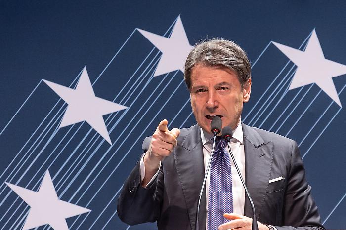 Dritto e Rovescio stasera 2 aprile, Giuseppe Conte sfida l'ombra di Trump e i prezzi impazziti della benzina