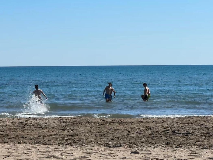 Pasqua in Maremma fa centro: turisti, sole e il primo bagno per i pi&ugrave; coraggiosi